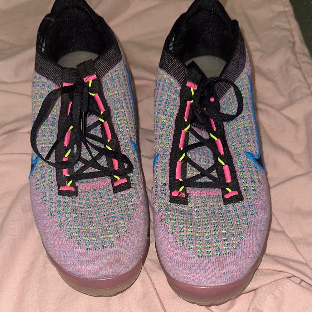 Nike Air VaporMax Flyknit with Blue and Pink Accents - Picture 3 of 11